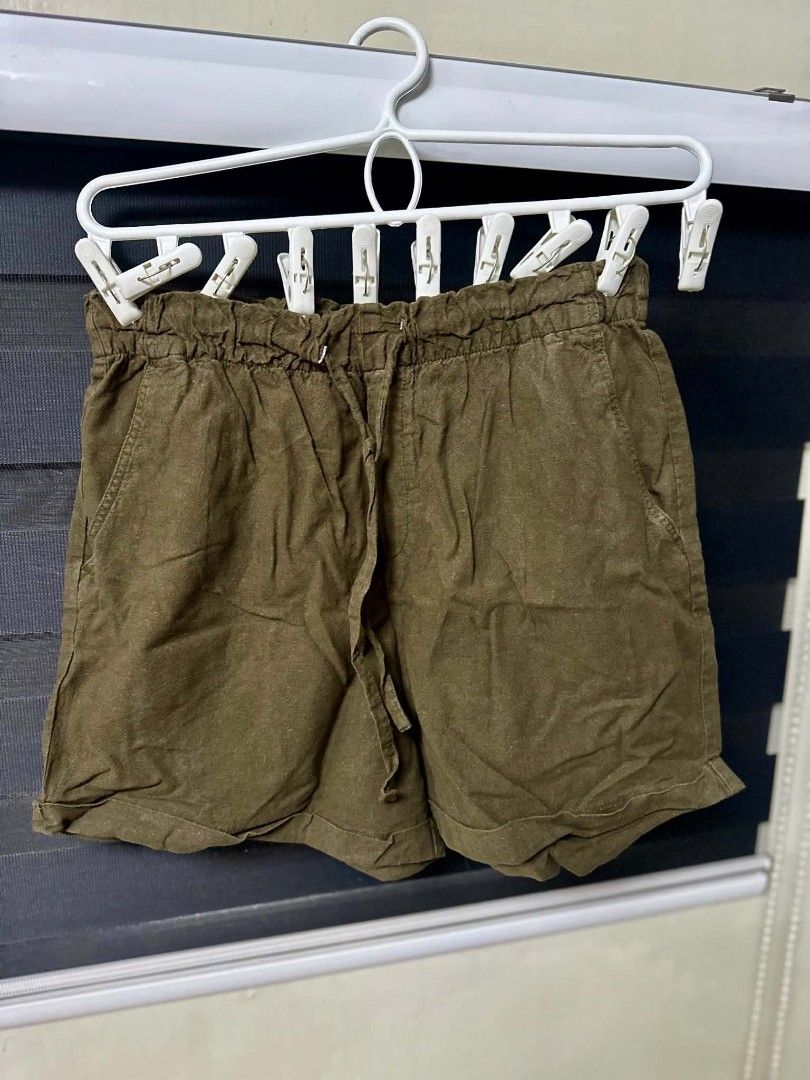 Preloved shorts large (Category: Shorts) located in Manila. Submitted by franeyney (Listing ID 1461461356, Image 1). Description: Uniqlo shorts linen large 300 plus sf.