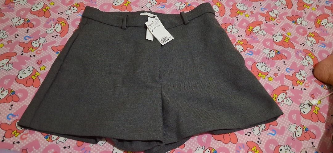 Primark Grey Tailored Pleated Shorts (Category: Shorts) located in Manila. Submitted by katkween23 (Listing ID 1461342824, Image 3). Description: - Brand: Primark - Color: Grey - Style: Tailored Shorts - Features: High-waisted, pleated, functional pockets - Size: 42 EUR - Condition: Brand new with original tag attached - Original Price: PHP 1,490.