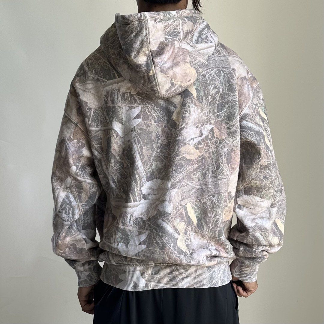 Primitive x Realtree Hoodie Jacket Size Medium (Fits Large) (Category: Hoodies) located in Batangas. Submitted by ukaysalakayyy (Listing ID 1461413830, Image 3). Description: Condition: Excellent Color rate: 9/10 Size: Medium (Fits Large).