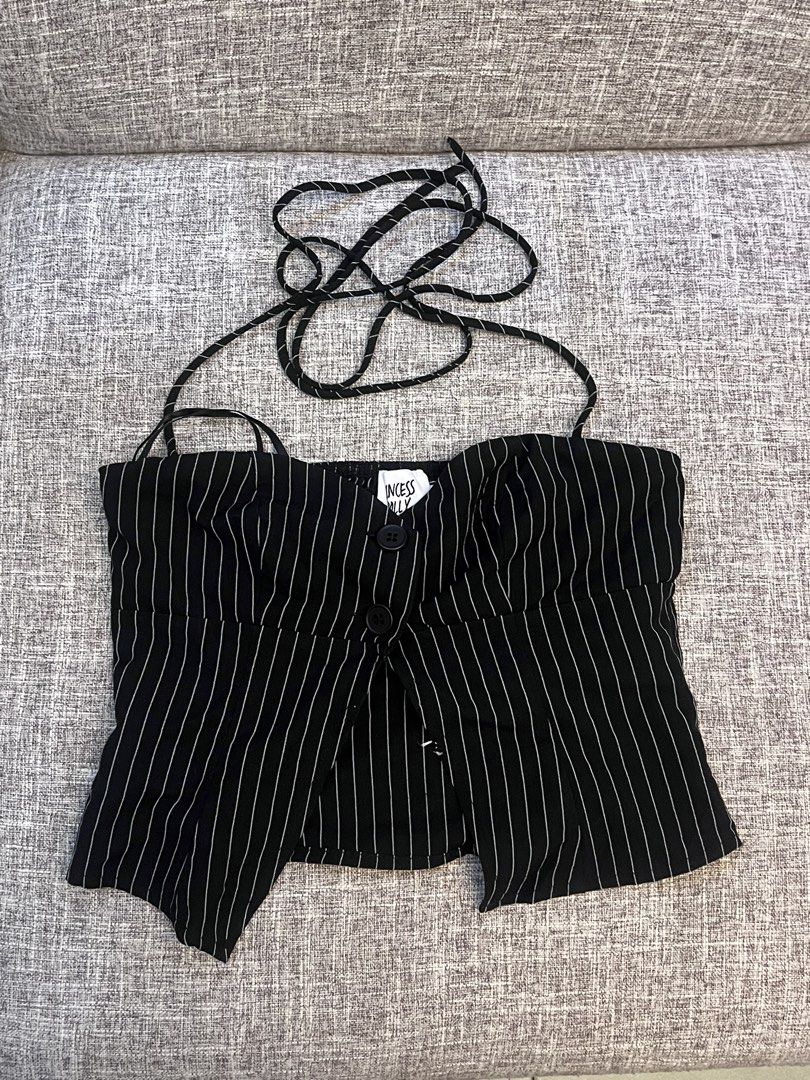 Princess polly pinstriped halter top (Category: Sleeveless) located in Angeles City. Submitted by adella.club (Listing ID 1461415439, Image 1). Description: .