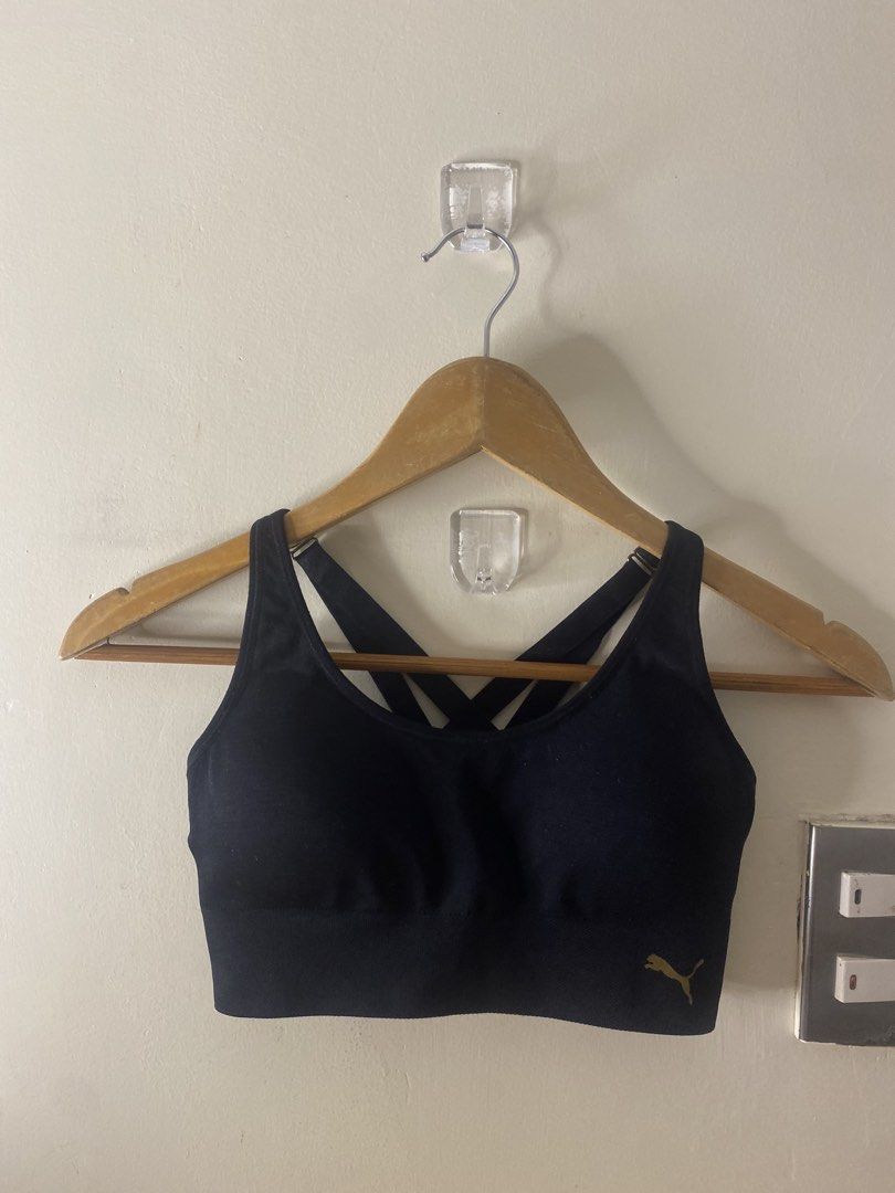 PU golden-logo padded S a9 (Category: Activewear) located in Baguio. Submitted by buyforless_2600 (Listing ID 1461425358, Image 1). Description: Puma Small Padded Like new .