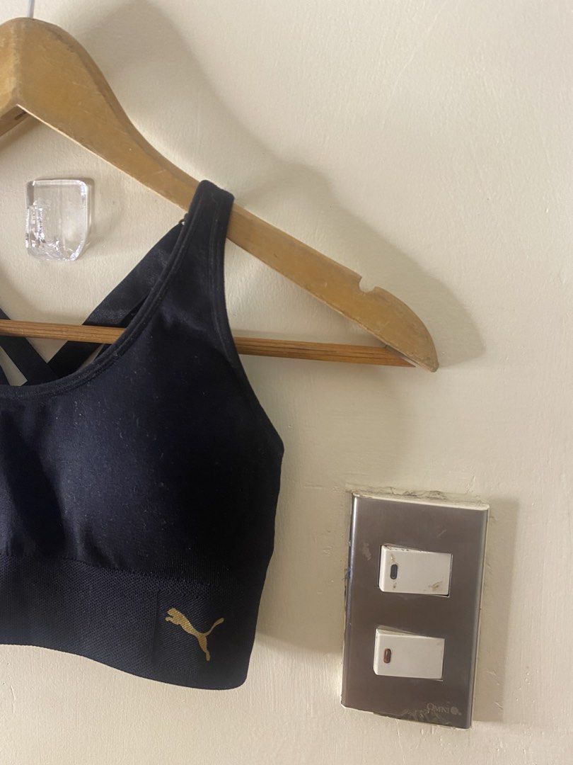 PU golden-logo padded S a9 (Category: Activewear) located in Baguio. Submitted by buyforless_2600 (Listing ID 1461425358, Image 2). Description: Puma Small Padded Like new .