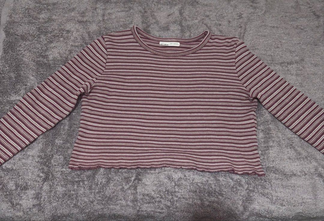 Pull & Bear Striped Long Sleeve Cropped Top (Category: Longsleeves) located in San Pedro. Submitted by luviestuff (Listing ID 1461437440, Image 1). Description: -Authentic -As is item -Strictly no return and refund.