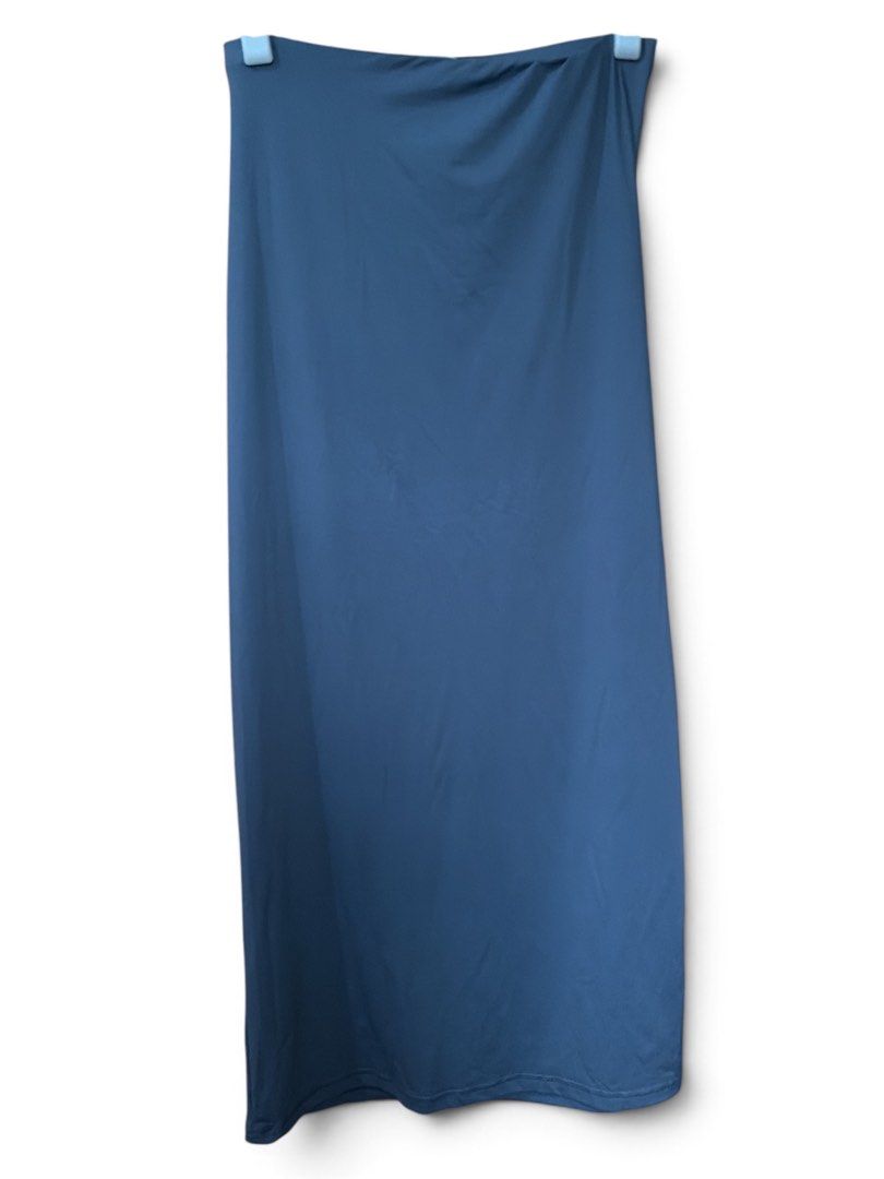 Pull&Bear polyamide sculpt maxi skirt (Category: Skirts) located in Santol. Submitted by lululane (Listing ID 1461445546, Image 2). Description: .