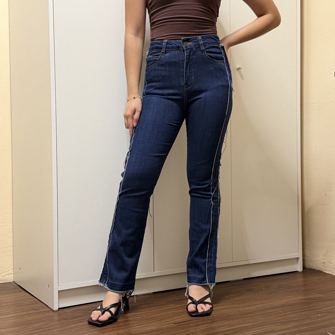 Pull&Bear Skinny Jeans (Category: Jeans) located in Bacoor. Submitted by ynnasdrawer (Listing ID 1461418800, Image 1). Description: - soo cute - 22-24 waistline - there's tastas on the sides alr but it's also part of the design - rfs: decluttering .