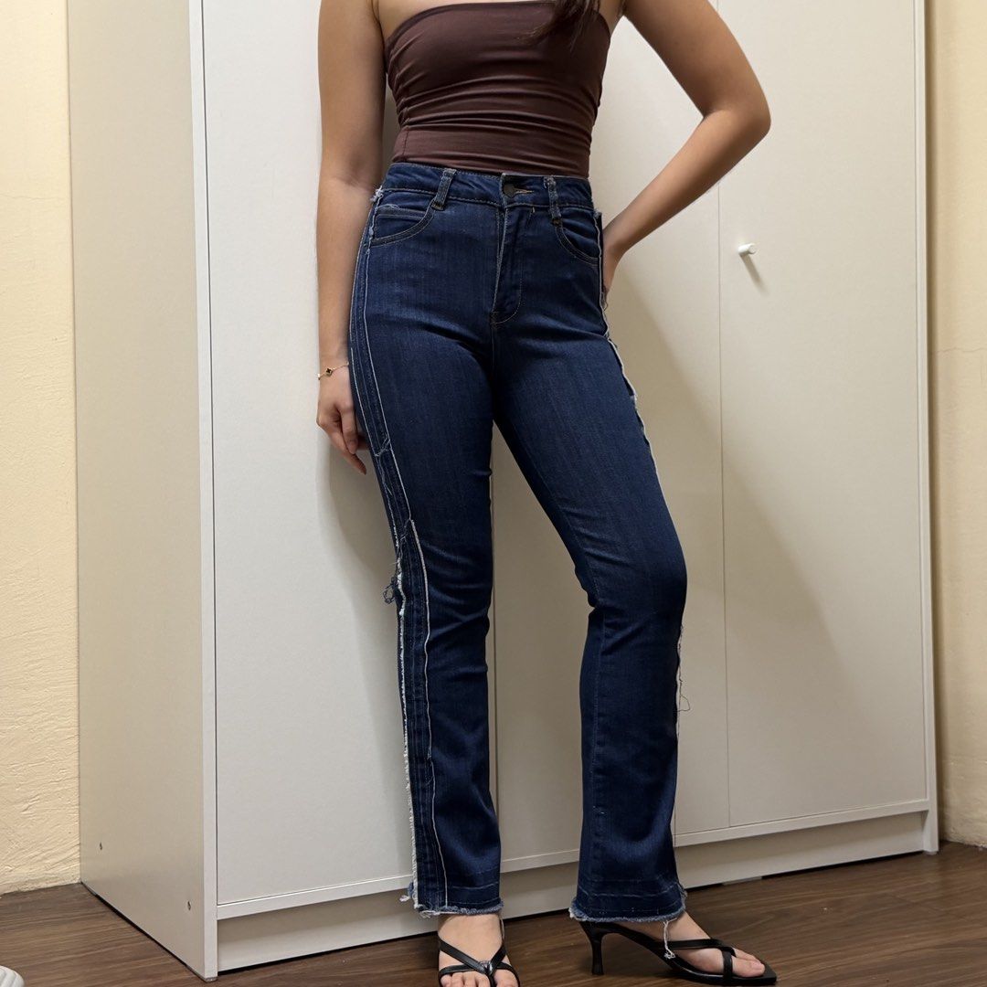 Pull&Bear Skinny Jeans (Category: Jeans) located in Bacoor. Submitted by ynnasdrawer (Listing ID 1461418800, Image 2). Description: - soo cute - 22-24 waistline - there's tastas on the sides alr but it's also part of the design - rfs: decluttering .
