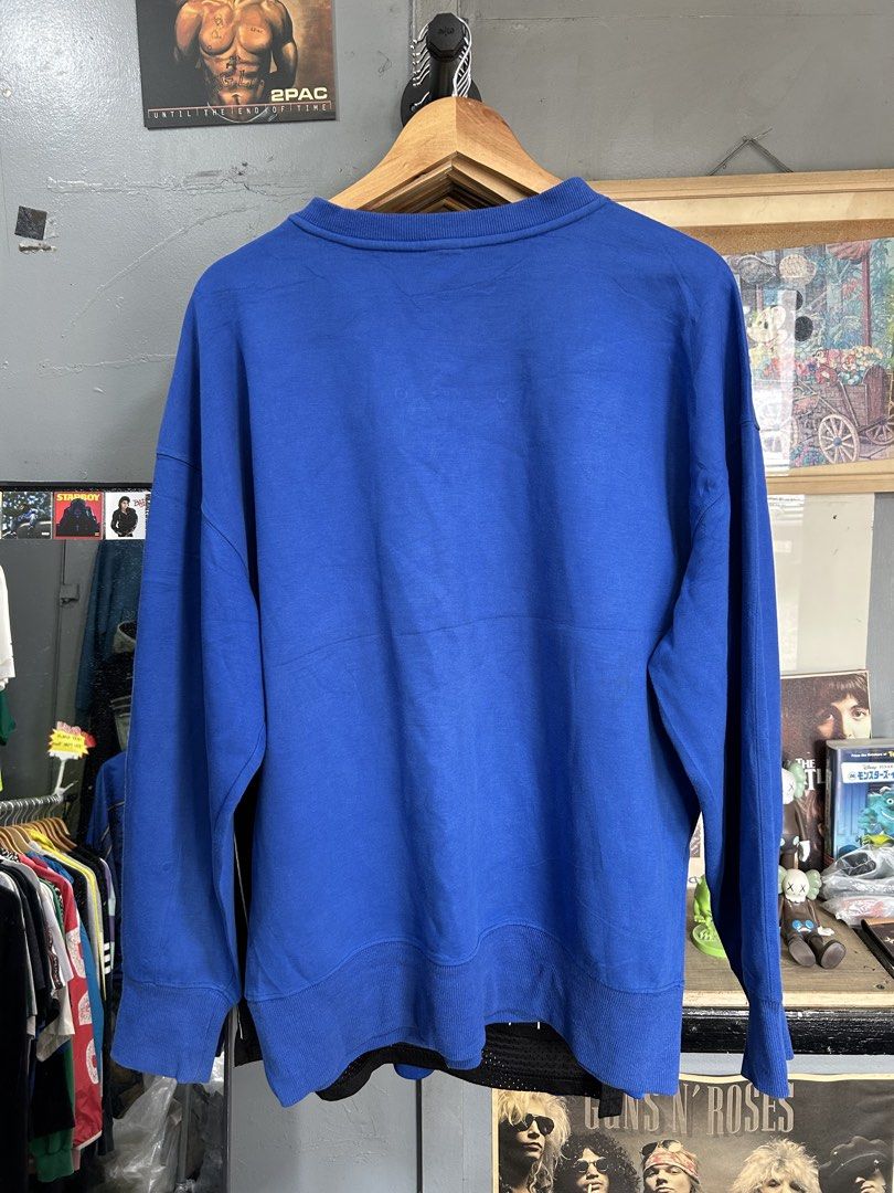 Puma Blue V-Neck Sweatshirt Size L (Category: Coats, Jackets and Outerwear) located in Davao. Submitted by ruggedthrift444 (Listing ID 1461561775, Image 2). Description: - Blue Puma sweatshirt - V-neck design with two eyelet details - Ribbed cuffs and hem - Ideal for casual wear - Size: L.