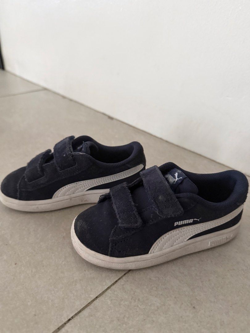 Puma Navy Blue Velcro Sneakers (Category: Babies & Kids Fashion) located in Paranaque City. Submitted by cellybelly (Listing ID 1461331517, Image 2). Description: .