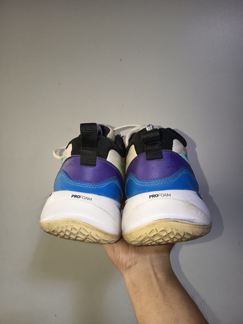 PUMA Playmaker Pro basketball shoe (Category: Sneakers) located in Pasay City. Submitted by ODDXX (Listing ID 1461431553, Image 3). Description: PUMA Playmaker Pro basketball shoe Size 8 US Men/26cm Good Condition Honest issue: Sole Separation. 799php +SF only!.