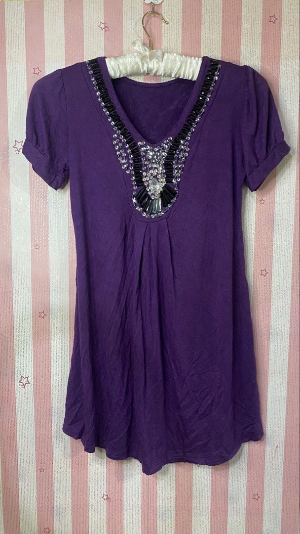 Purple beaded top (Category: Shirts) located in President Roxas. Submitted by starksandmoon_ii (Listing ID 1461397796, Image 1). Description: - Chic purple short-sleeved t-shirt - Flattering V-neckline - Eye-catching black and silver embellishments - Elegant pleating detail on the front - Versatile for dressing up or down.