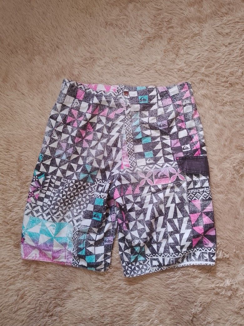 Quiksilver Boardshorts (Category: Swim Trunks & Board Shorts) located in Cebu City. Submitted by thrift.by_mar (Listing ID 1461369499, Image 2). Description: - excellent condition - 32 x 21 - leg opening 11 - issue faded tags - needwash - no pinhole or scratch.