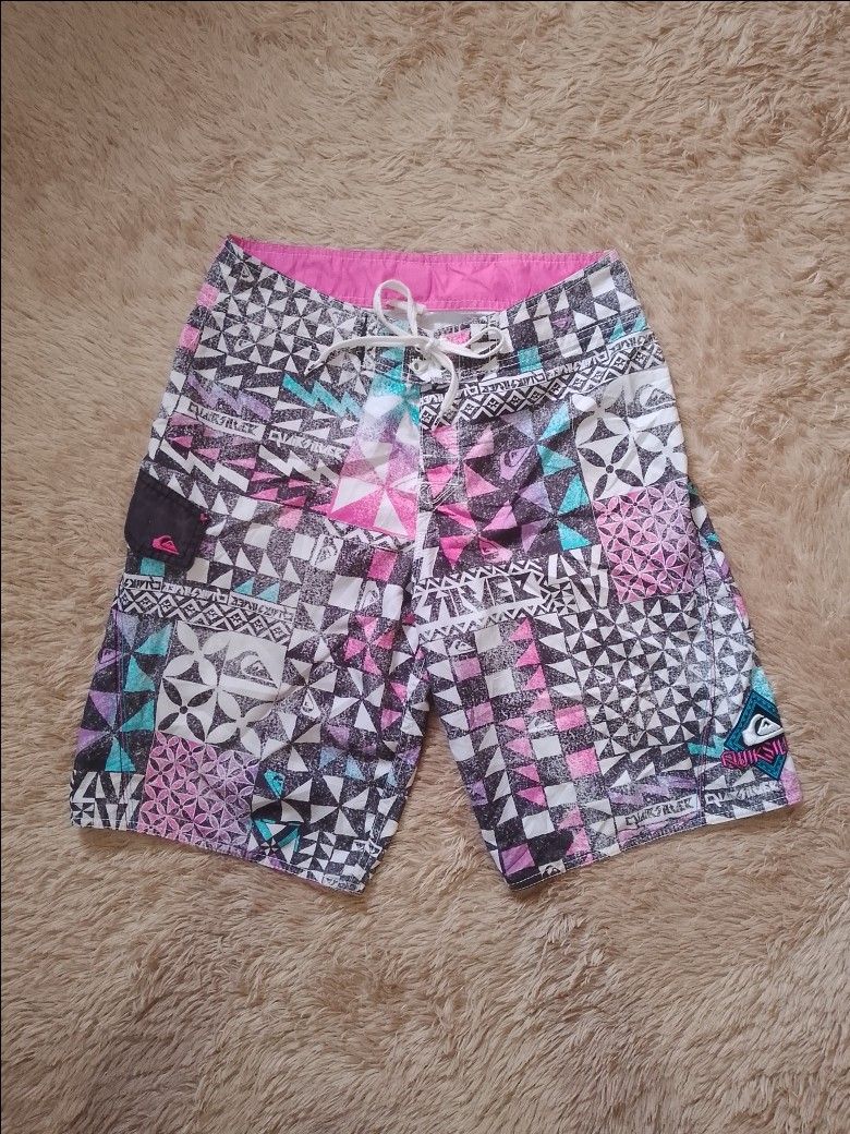 Quiksilver Boardshorts (Category: Swim Trunks & Board Shorts) located in Cebu City. Submitted by thrift.by_mar (Listing ID 1461369499, Image 1). Description: - excellent condition - 32 x 21 - leg opening 11 - issue faded tags - needwash - no pinhole or scratch.