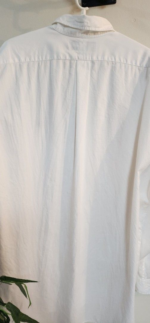 Ralph Lauren "Blaire" Button Down Shirt - Size L (Category: Tshirts & Polo Shirts ) located in Makati City. Submitted by culori1.8 (Listing ID 1461476431, Image 3). Description: - Classic white Ralph Lauren button-down shirt - 100% premium cotton fabric - Iconic embroidered polo player logo on chest - Tagged size L - Versatile for casual and smart-casual outfits - Effortless to style.