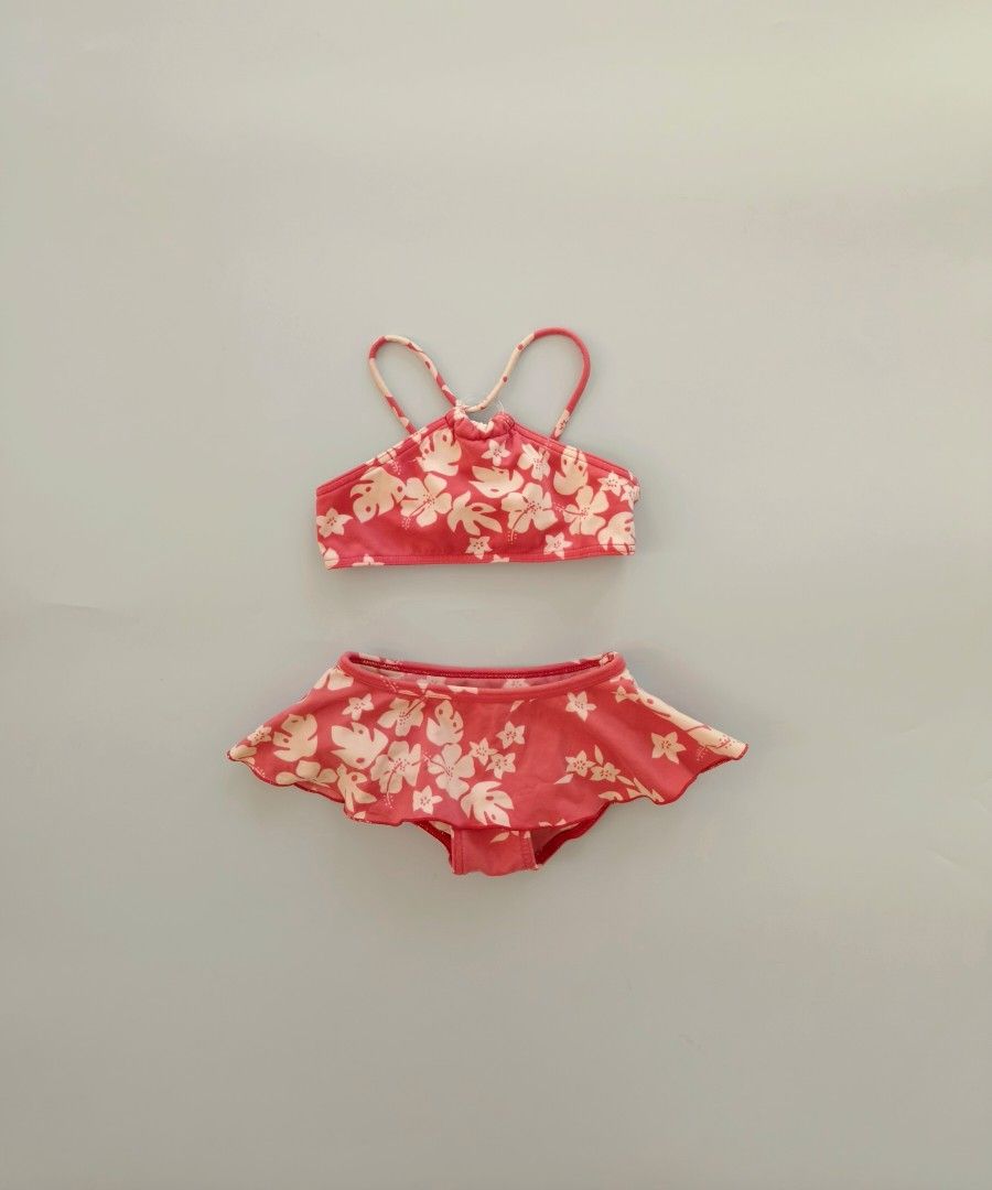 Ralph lauren Floral Bikini Set 18m (Category: Babies & Kids Fashion) located in Cebu City. Submitted by little_mush.room (Listing ID 1461433352, Image 1). Description: preloved RL floral 2-piece swimsuit size : 90 on tag ,18m .