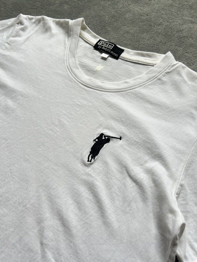 Ralph Lauren Shirt (Category: Tshirts & Polo Shirts ) located in Manila. Submitted by wenttttt (Listing ID 1461423594, Image 2). Description: 18.5 x 26 No issue.