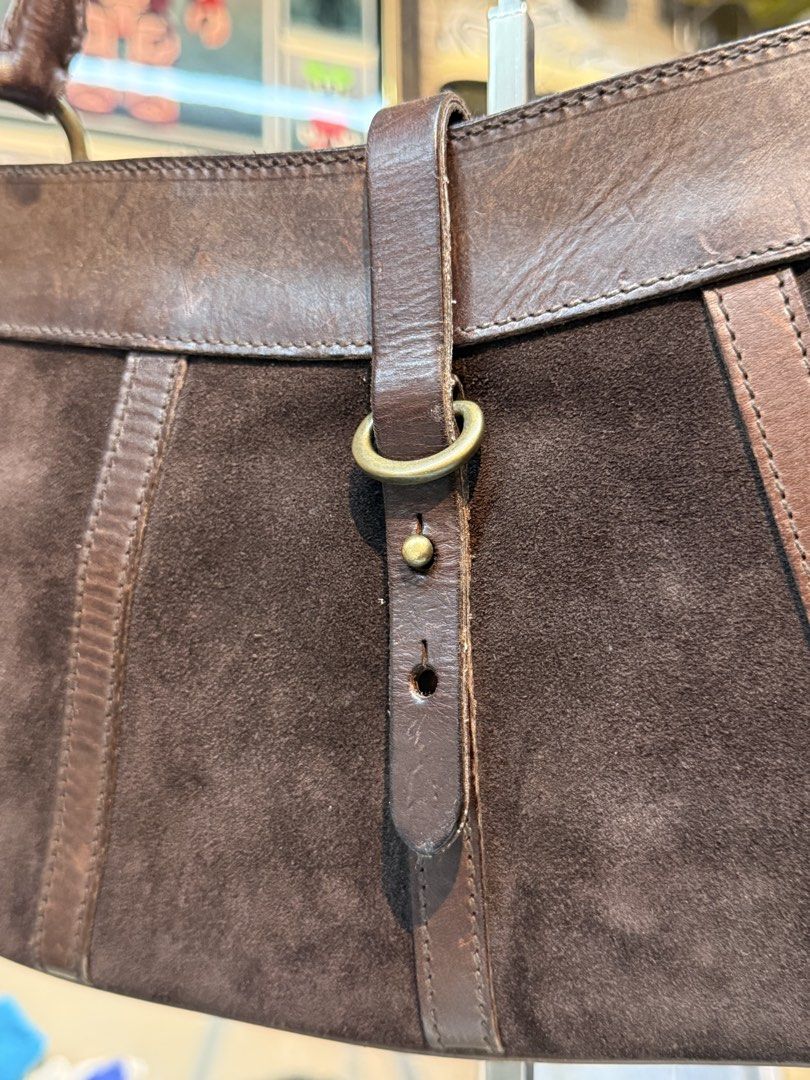 Ralph Lauren Suede Leather Shoulder Bag (Category: Luxury Bags & Wallets) located in Legazpi City. Submitted by keantuttt (Listing ID 1461518412, Image 2). Description: - Brown suede and leather shoulder bag - Main zip compartment - Adjustable strap with buckle - Signs of wear on leather trim and strap - Ideal everyday bag.