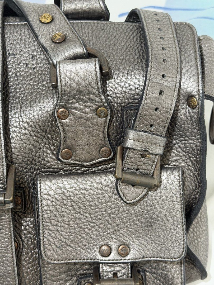 Rare Metallic Mulberry Roxanne Bag (Category: Shoulder Bags) located in Manila. Submitted by angelconscious (Listing ID 1461418842, Image 3). Description: Has fading in the front, and missing studs, no bad smell/defect aside from the normal wears. bag is negotiable!.