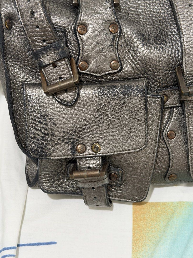 Rare Metallic Mulberry Roxanne Bag (Category: Shoulder Bags) located in Manila. Submitted by angelconscious (Listing ID 1461418842, Image 2). Description: Has fading in the front, and missing studs, no bad smell/defect aside from the normal wears. bag is negotiable!.