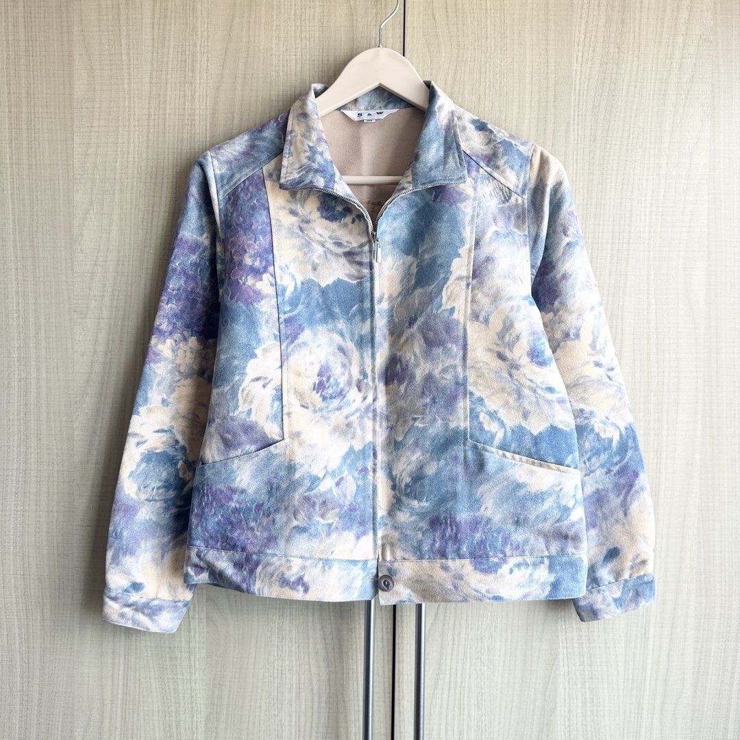 Rare Structured Suede Jacket (Category: Coats, Jackets and Outerwear) located in Makati City. Submitted by alilbitofeverything.ph (Listing ID 1461374719, Image 1). Description: 📍Makati Size: small-medium No flaws .