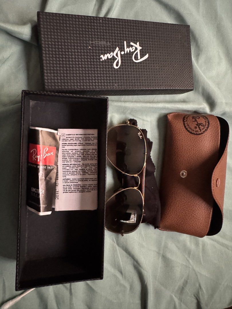 Ray-Ban Aviator Sunglasses with Case and Box (Category: Sunglasses & Eyewear) located in General Trias. Submitted by dexgav (Listing ID 1461433944, Image 1). Description: - Classic Ray-Ban Aviator sunglasses - Gold frame with brown gradient lenses - Genuine, Made in Italy - Includes original Ray-Ban case, cleaning cloth, and box - Perfect for everyday wear Issue seen on pic.arond 10 years old or more.