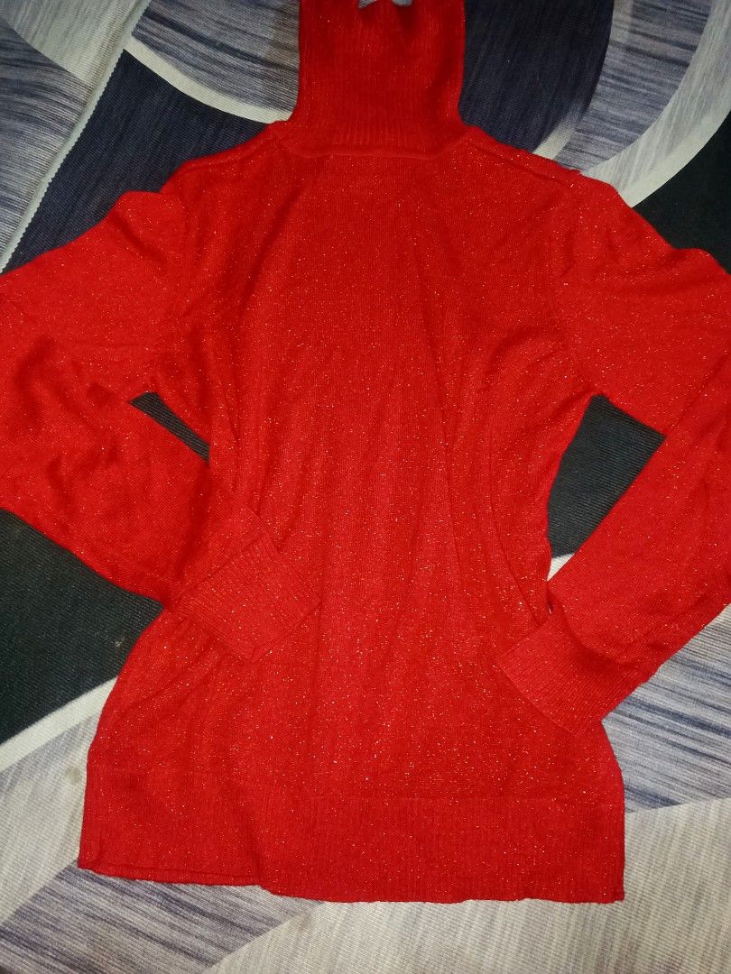 Red Sparkly Turtleneck Long Sleeve Sweater (Category: Longsleeves) located in Manila. Submitted by icamalicdem29 (Listing ID 1461468503, Image 1). Description: - Sparkly red turtleneck sweater - Long sleeves with ribbed cuffs - Subtle shimmer throughout the material - Versatile for casual or dressy looks - Easy to layer or wear solo - Care: Hand wash cold, do not bleach, flat dry, iron medium heat.
