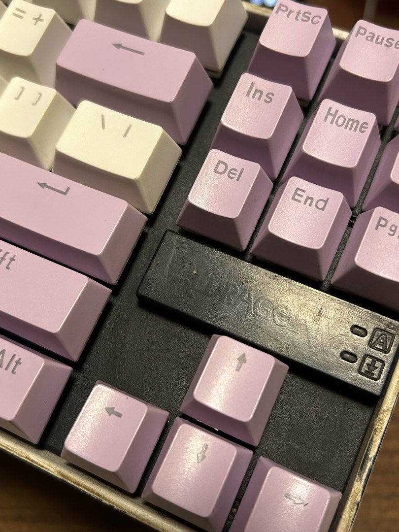 Redragon Mechanical Keyboard (Category: Computer Keyboard) located in Bacoor. Submitted by jvaleza607 (Listing ID 1461388715, Image 2). Description: Redragon K552 Mech Keyboard Issues: - Yung ibang switches nag do-double input na. Yung iba naman hindi na nag reregister. - Switches lang yung issue, palitan niyo nalang. - Cosmetics, nanilaw na yung clear coat dahil repainted yung casing to white 5 years ago - Pinturahan mo na lang ulit kung maselan