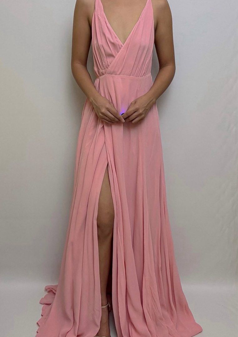 Rent/ Sale: (Category: Luxury Apparel) located in San Juan City. Submitted by jeane_de_arcc (Listing ID 1461348298, Image 3). Description: REFORMATION BNWT Pink Callalily Summer Wedding Guest Long Dress -super heavyweight, so flowy -size 4 on tag, fits small-large RENT: ₱700/2 days + 100/day if extended MINE: ₱3,500 (sale⚡️).