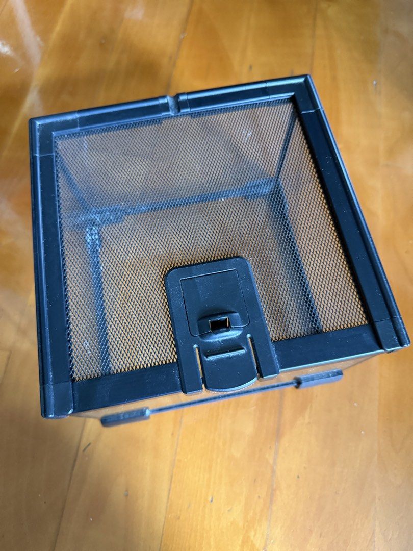 Reptizoo 爬蟲缸 （分類：寵物家品及其他）位於 Hong Kong。 由 siumingay 提交（商品編號 1461352706，圖片 3）。簡介： 20.5x20.5x 14 cm 冇花冇崩冇爛 有使用痕跡。