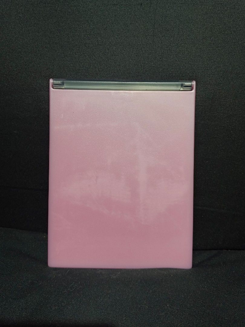 Retro Sanrio Hello Kitty Folding Mirror (Category: Makeup) located in Compostela. Submitted by buenaflora04681 (Listing ID 1461458978, Image 2). Description: .