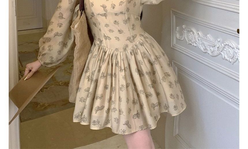 Retro style Short Dress (Category: Dresses) located in Manila. Submitted by prelovedshop0818 (Listing ID 1461386818, Image 1). Description: .