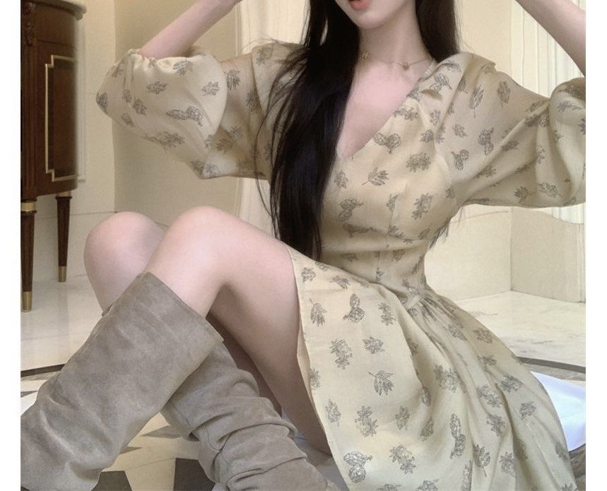 Retro style Short Dress (Category: Dresses) located in Manila. Submitted by prelovedshop0818 (Listing ID 1461386818, Image 2). Description: .