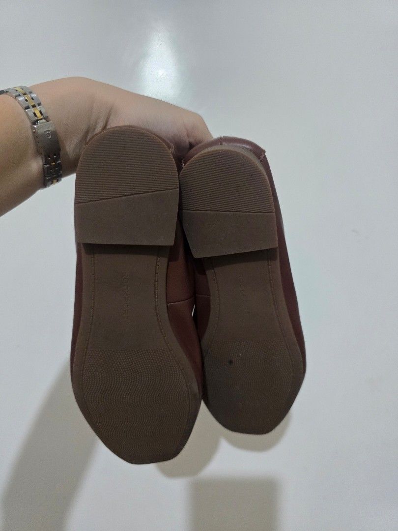 ROCKPORT BALLET FLATS (Category: Flats & Sandals) located in Quezon City. Submitted by shoppinginmnl (Listing ID 1461433342, Image 3). Description: ROCKPORT LEATHER SHOES - Size 39 -Used once .