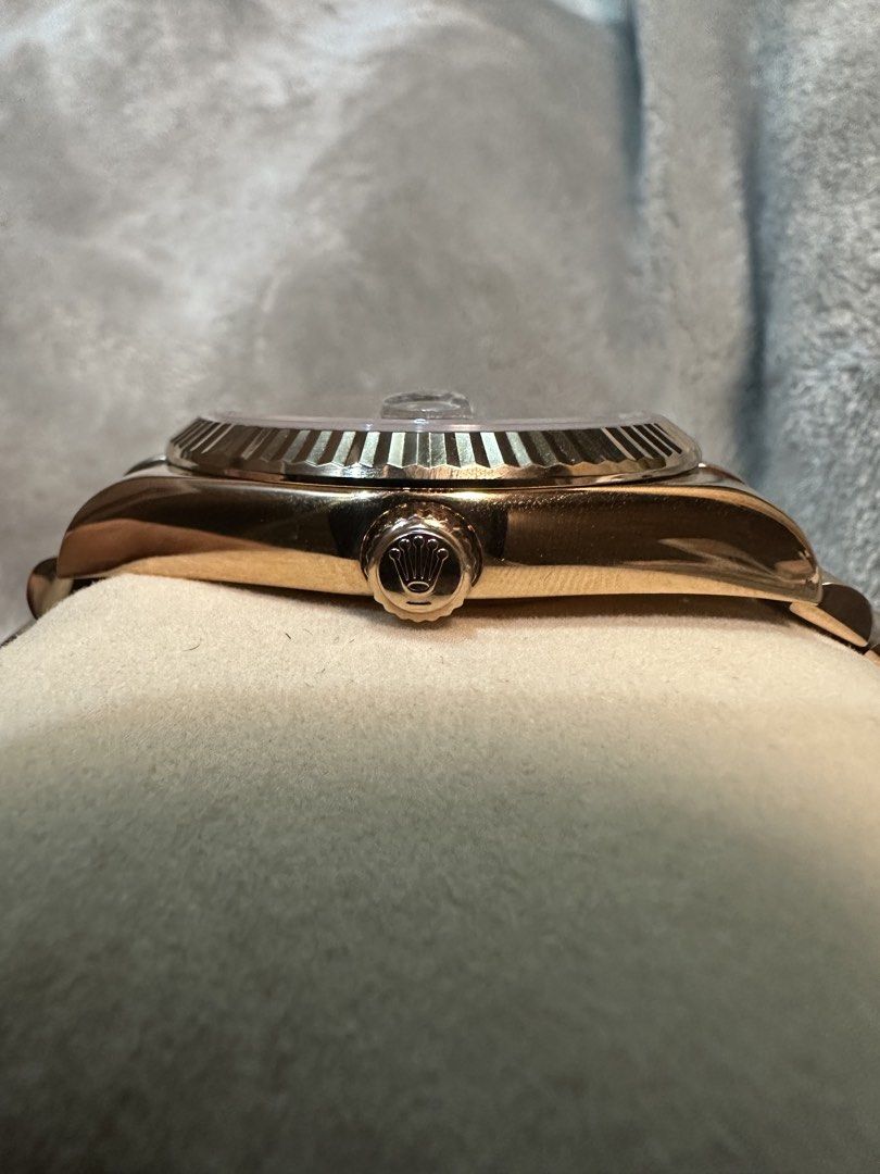 Rol** Rosegold Daydate (Category: Men's Watches) located in Manila. Submitted by ferrero_0731 (Listing ID 1461460624, Image 2). Description: .