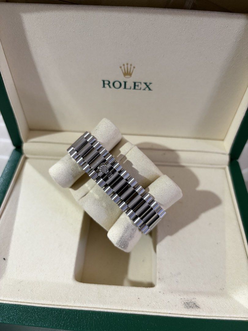 Rolex daydate 41mm blue (Category: Men's Watches) located in Santa Maria. Submitted by fastfish_60d65d (Listing ID 1461325195, Image 2). Description: Box, add 2.5k No issues Personal use.