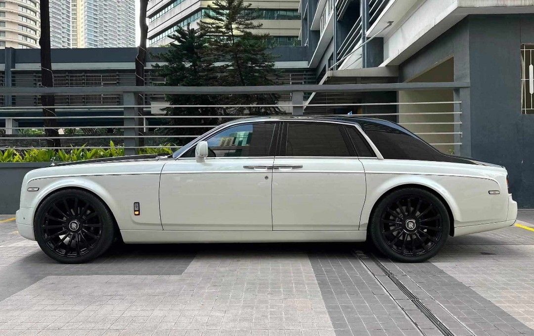 ROLLS ROYCE PHANTOM (Category: Announcements) located in Cavite. Submitted by eyamvillag08141 (Listing ID 1461503227, Image 2). Description: ROLLS ROYCE PHANTOM - 2018 Model - 18,XXXkms. Original Mileage - 6.75L V12 Gasoline Engine - English White/Black Exterior - Beige/Burgundy Interior - 24’ Forgiato Piatto-M Rims (Super Black) - First Owner 6 months warranty after purchase P26M.