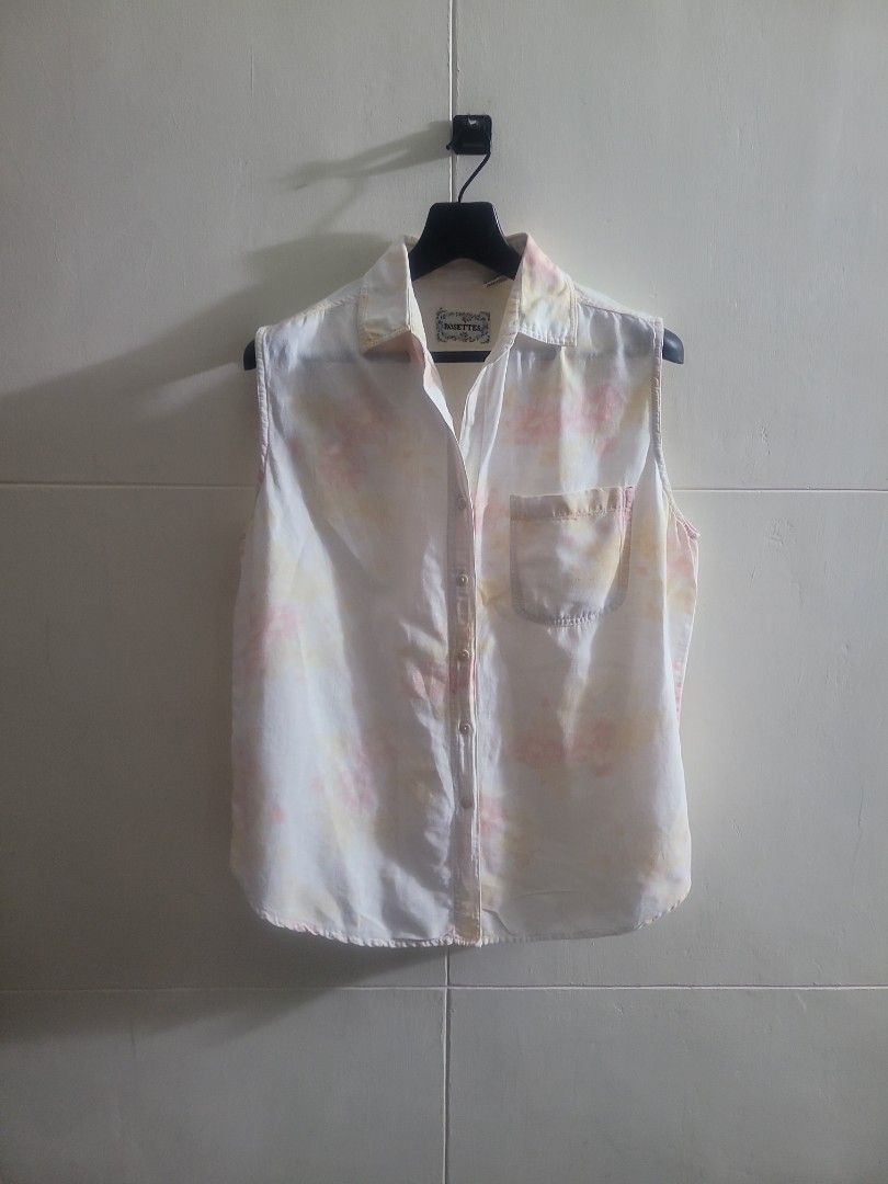 Rosette USA Top (Category: Blouses) located in Los Banos. Submitted by lopecruz (Listing ID 1461461081, Image 1). Description: 21"armpit laid flat 26"length like new no flaws Large.