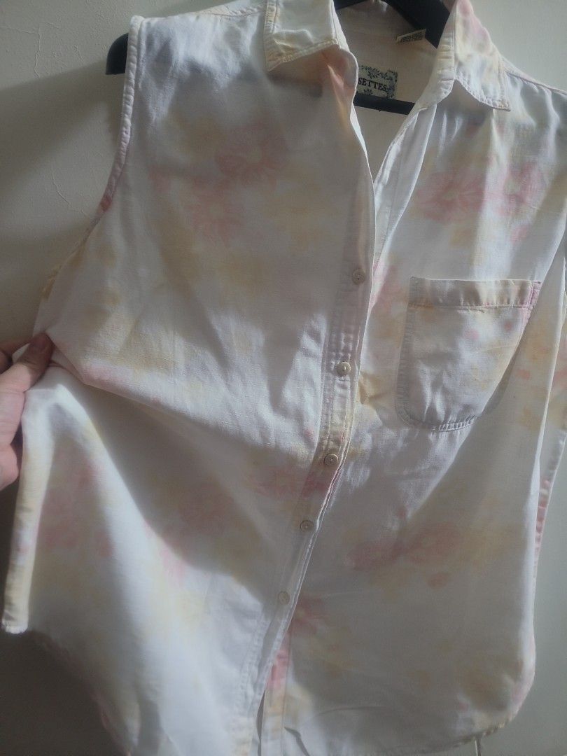 Rosette USA Top (Category: Blouses) located in Los Banos. Submitted by lopecruz (Listing ID 1461461081, Image 2). Description: 21"armpit laid flat 26"length like new no flaws Large.