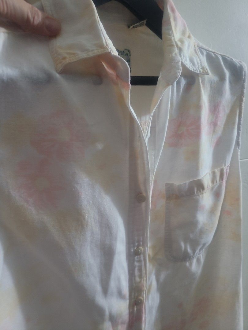 Rosette USA Top (Category: Blouses) located in Los Banos. Submitted by lopecruz (Listing ID 1461461081, Image 3). Description: 21"armpit laid flat 26"length like new no flaws Large.