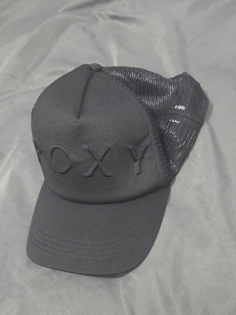 Roxy Black Cap (Category: Caps & Hats) located in Santa Rosa. Submitted by prelovvdd (Listing ID 1461427002, Image 2). Description: - Black Roxy trucker cap - Features embossed Roxy logo on the front - Breathable mesh back - Adjustable strap for a customized fit - Ideal for casual wear and outdoor activities.