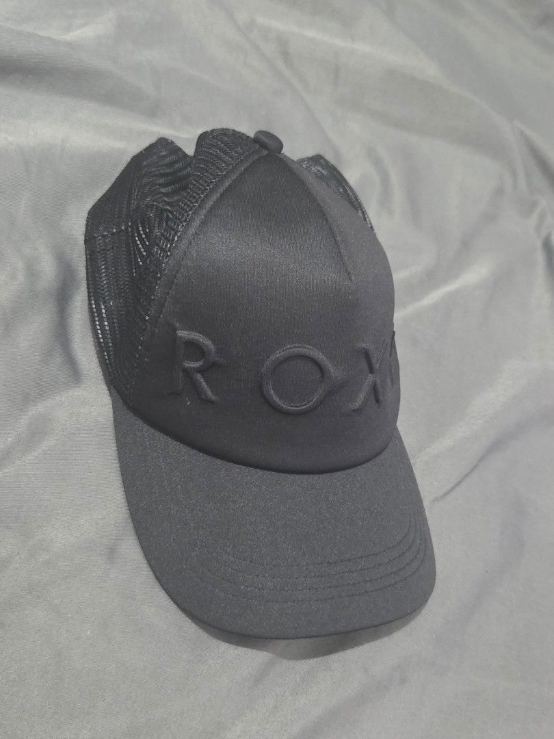 Roxy Black Cap (Category: Caps & Hats) located in Santa Rosa. Submitted by prelovvdd (Listing ID 1461427002, Image 3). Description: - Black Roxy trucker cap - Features embossed Roxy logo on the front - Breathable mesh back - Adjustable strap for a customized fit - Ideal for casual wear and outdoor activities.