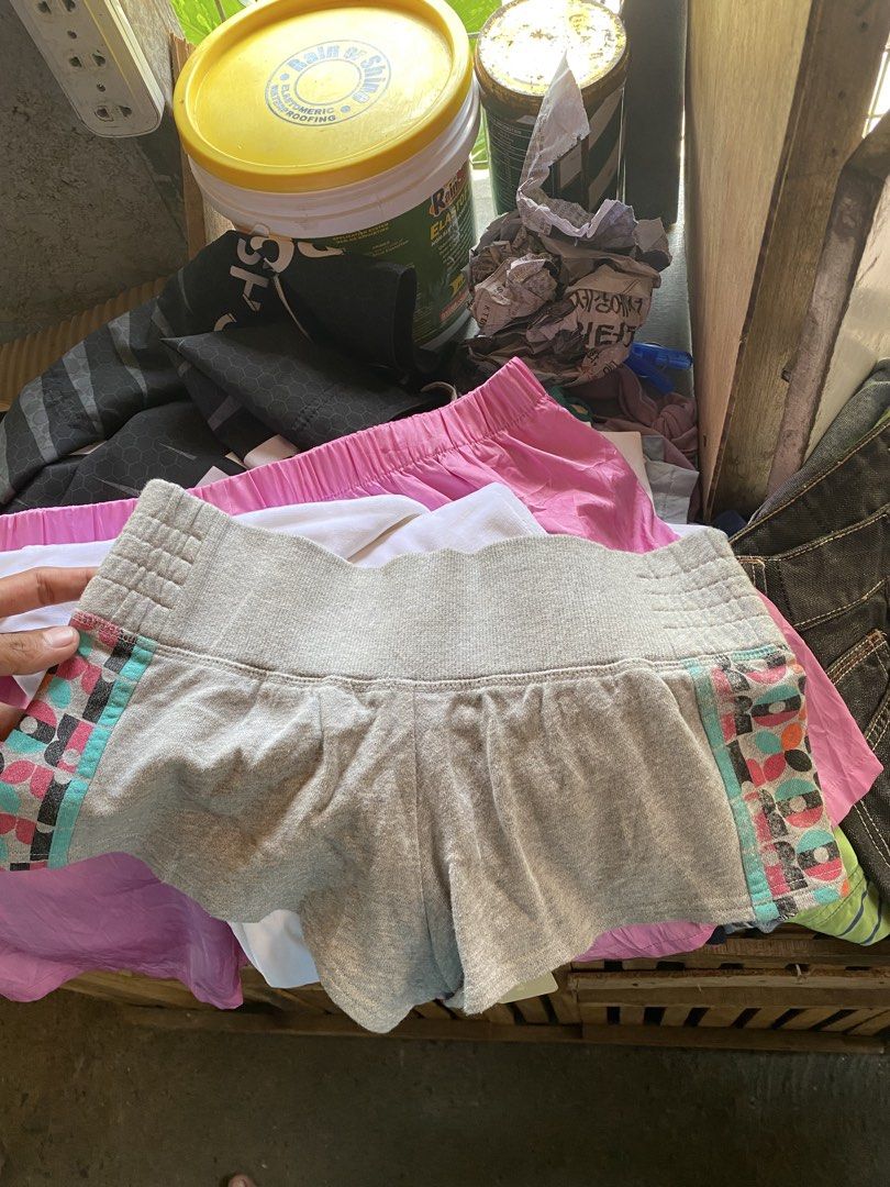 Roxy microshort (Category: Shorts) located in Las Pinas. Submitted by mark2k05 (Listing ID 1461390763, Image 3). Description: .