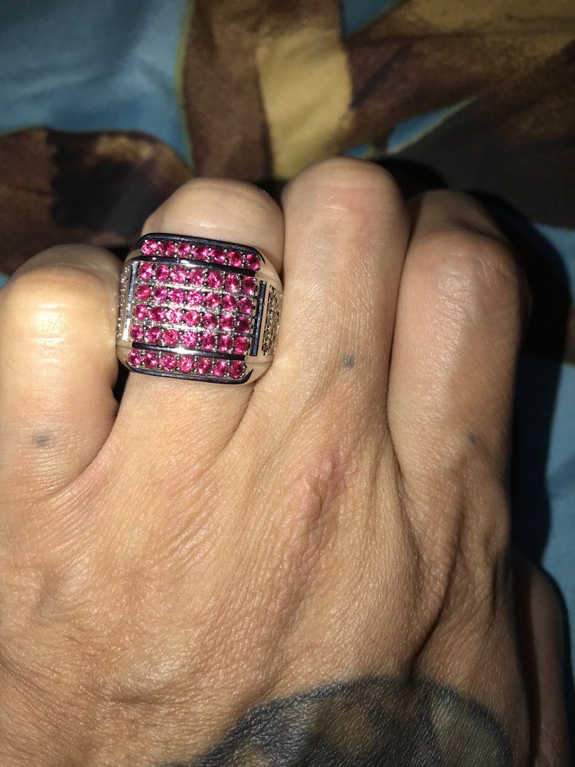 Ruby ring (Category: Rings) located in Singapore. Submitted by lawrencelucifer81 (Listing ID 1461459999, Image 1). Description: .