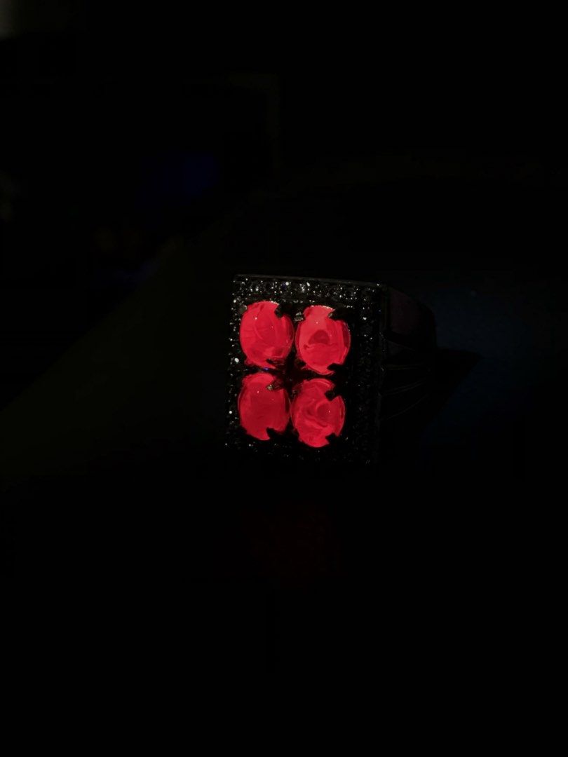 Ruby ring with certificate (Category: Jewelry) located in Singapore. Submitted by lawrencelucifer81 (Listing ID 1461460237, Image 2). Description: .
