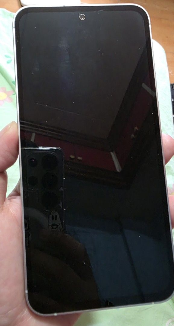 S23 FE | Mint Green | 8 gb | 256 mb (Category: Samsung) located in Quezon City. Submitted by kr1stel (Listing ID 1461368780, Image 2). Description: - Samsung S23 FE with box - Color: Mint Green - RAM: 8GB - Storage: 256GB - RFS: phone upgrade, extra phone - not network locked - cord not included since it has been used and abused - minor cosmetic issues (likely due to the casing): faint chip on the upper right and lower left corners (see last phot