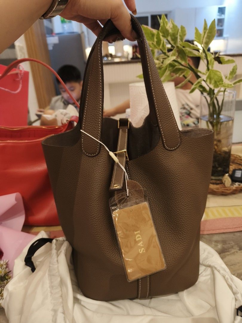 SADI bucket bag (Category: Luxury Bags & Wallets) located in Manila. Submitted by andengdj2 (Listing ID 1461429706, Image 1). Description: with bag scarf and horse keychain.