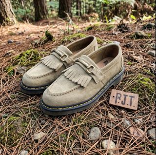 (Category: ) located in . Submitted by rjtbootshop2600 (Listing ID 1461539495, Image 1). Description: .