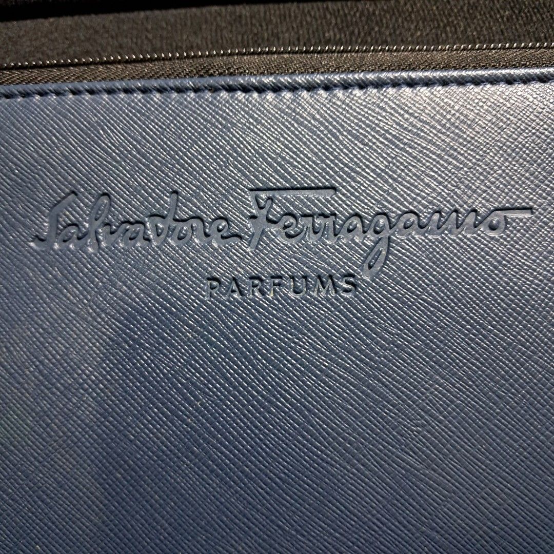 Salvatore Ferragamo Multi-case (Category: Luxury Bags & Wallets) located in Butuan. Submitted by fabchichub (Listing ID 1461463784, Image 2). Description: This is a multi-case from Ferragamo. It would also be lovely as a mother and child health record book case (^^) or a multipurpose case. Size: Width approx. 26cm Height approx. 15cm Depth: approx. 2cm.