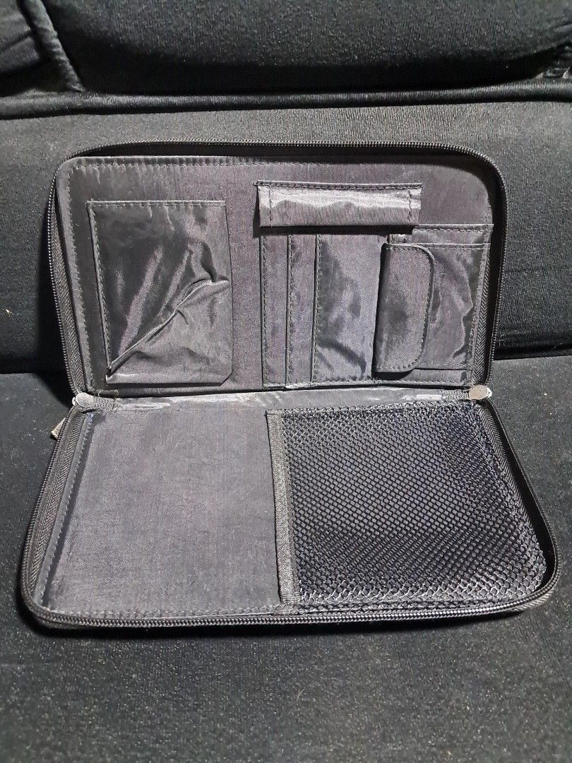 Salvatore Ferragamo Multi-case (Category: Luxury Bags & Wallets) located in Butuan. Submitted by fabchichub (Listing ID 1461463784, Image 3). Description: This is a multi-case from Ferragamo. It would also be lovely as a mother and child health record book case (^^) or a multipurpose case. Size: Width approx. 26cm Height approx. 15cm Depth: approx. 2cm.