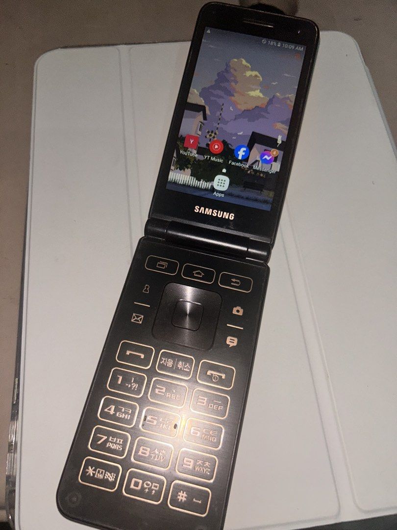 Samsung Galaxy Folder 2 (Category: Samsung) located in Muntinlupa City. Submitted by desireecbltr (Listing ID 1461559273, Image 1). Description: 16gb With micro usb as charger with case.