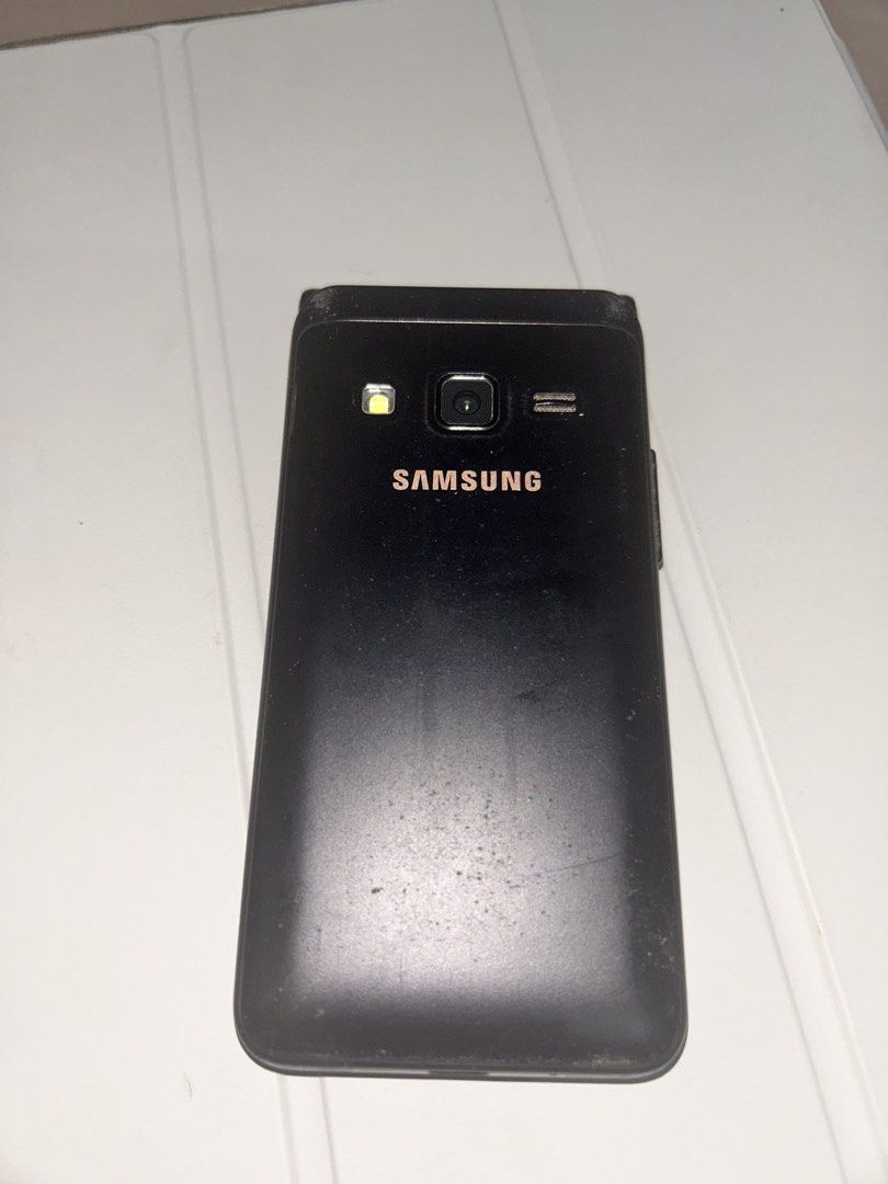 Samsung Galaxy Folder 2 (Category: Samsung) located in Muntinlupa City. Submitted by desireecbltr (Listing ID 1461559273, Image 3). Description: 16gb With micro usb as charger with case.